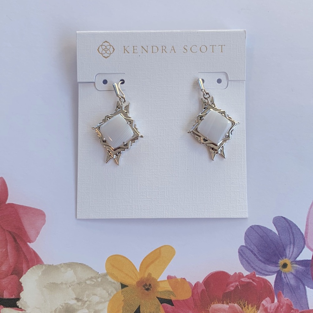 Kendra Scott Cass Earrings in Gray Banded Agate